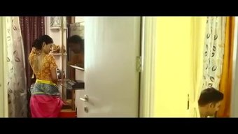 Olgun Bir Popoya Sahip Asyalı Milf, Partneriyle Duygusal Bir 69 Keyfi Yaşıyor