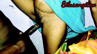 Genç Hintli Genç Kızın Web Kamerasının Önünde Vahşi Seks Ve Am Yalama