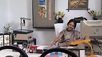 Saten Ipek Saree'Deki Desi Milf