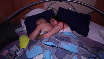 Üvey Anne Ve Üvey Kızının Üvey Babayla Yaramaz Üçlüsü