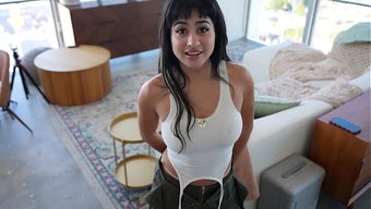 Fit Latin Hatun, Sevgilisini Kalın Bir Aletle Aldatıyor; Buhar Gibi Pov Sahnesinde Sınırları Zorluyorlar.