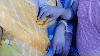 Genç Hint Karısı Sevgilisiyle Tutkulu Bir Seksin Tadını Çıkarıyor