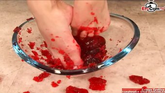 Esmer Bir Genç Olan Jordan Ash, Ayak Oyununun Tadını Çıkarıyor Ve Ayaklarına Boşalma Alıyor