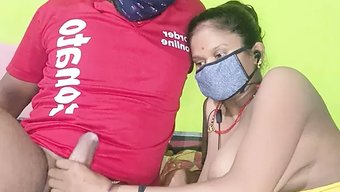 Sabna Bhabhi'Nin Sıkı Amı Oral Seksten Zevk Alıyor