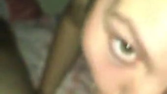 En Ateşli Bebek, Partnerine Duygusal Bir Oral Seks Gösterisi Sergiler.