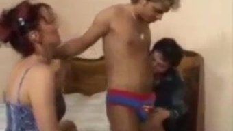 Duvar, Bir Erkeğin Üçlüde Zevk Almasını Destekliyor