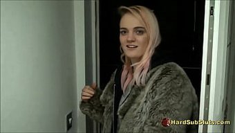 Genç Ingiliz Itaatkar Carly Rae Summers Yoğun Seks Için Hazırlanıyor