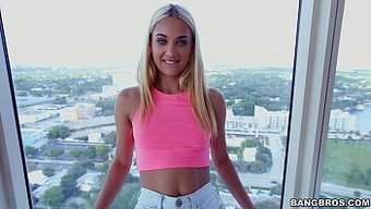 Genç 18+ Kız Uma Jolie, Sıkı Amını Büyük Bir Yarak Tarafından Hd Videoda Geriyor