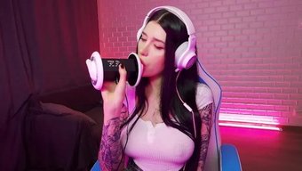 Fia Murr'Un Duygusal Asmr Performansı Tatlı Bir Dokunuşla!