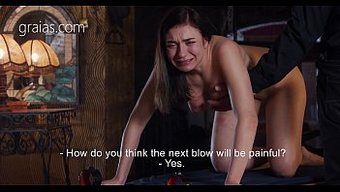 Bir Kız, Dayak Yüzünden Onurunu Kaybetti.