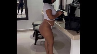 Olgun Latin Kadın, Kocasıyla Olan Kavgasını Bitirmek Için Derin Bir Boğaz Veriyor