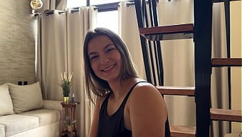 Ev Hanımıyım Ve Evli Olan Komşumu Baştan Çıkarıyorum Ve Kocam Yokken Evime Getiriyorum, Sikişiyoruz Ve Yüzüme Boşalıyor. Liatovar