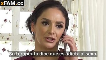 Genç Kız, Babasının Arkadaşının Penisine Binerek Yaşlı Adamı Arzuluyor