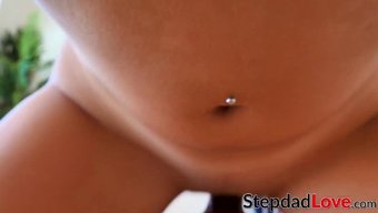 Chanel Grey, Üvey Babasını Seks Için Baştan Çıkarıyor