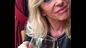 Orta Yaşlı Sarışın Marina Beaulieu, Kocası Izlerken Siyah Bir Adamla Röntgenci Anal Buluşması