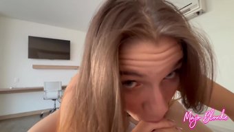 Güzel Sarışın Üvey Kızım Bana Harika Seks Yapıyor.