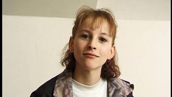 Sıkı Amı Ve Küçük Göğüsleri Olan Utangaç Bir Kızıl Saçlıyla Röportaj Yapmak