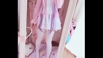 Kanna'Nın Cosplay Kıyafetindeki Solo Macerası