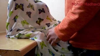 Patron, Hint Hizmetçisini Mutfakta Sikiyor Ve Yüzüne Boşalıyor