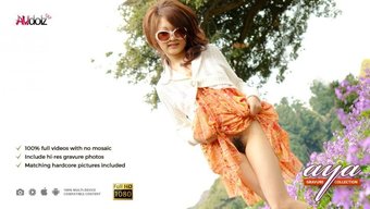 Aya Adında Esmer Bir Güzellik, Açık Havada Tüylü Bir Penise Sakso Çekiyor