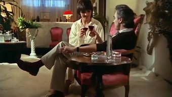 Fransız Öğrenci Christine Black, Vintage Iç Çamaşırı Videosunda