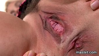 Çek Güzeli, Dildo Ile Benzersiz Zevkler Yaşıyor