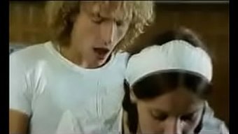 Iç Çamaşırı Giymiş Milf Sert Sikiş Ve Kadın Boşalması Alıyor