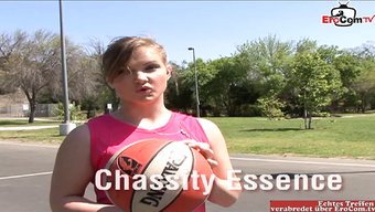 Göğüslü Amerikan Kolej Kızı Oral Ve Yüz Alır