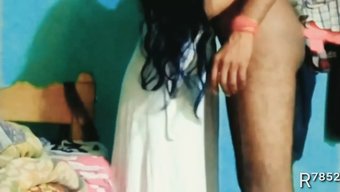 Hint Üvey Babası Ve Ev Kadını Evde Samimi Aktivitelere Giriyorlar