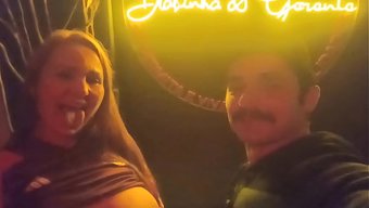 Swinger Partisi, Yeni Sikiş Arkadaşları Bulmak Için Tam Bir Mekâna Dönüşüyor.