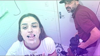 Barda Bir Orospu Için Yabancıyla Banyoda Seks – Gerçek Bir Buluşma.