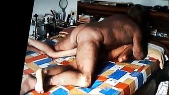 Yaşlı Adam, Deneyimli Fahişeyle Devam Filminde Seks Yapıyor