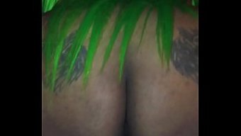 Ebony Güzeli Tutkulu Bir Videoda Kendinden Geçmişe Biniyor