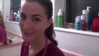 Hemşire Üvey Anne Molly Jane’in Kocaman Doğal Memeleri Efsane.