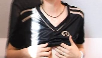 Klaus'Un Sophie Tarafından Filme Alınan Esmer Hizmetçileri Küçümsemesi