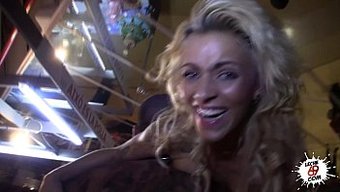 Rob Diesel'In, Muhteşem Bir Sarışınla Öfke Ve Sert Seks Içeren Halka Açık Gösterisi