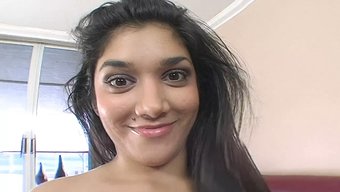 Ingiliz Genç Kızın Amerika'Daki Seçme Deneyimi Beklenmedik Bir Cinsel Deneyime Yol Açıyor