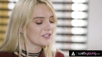 Doğal Sarışın Üniversite Öğrencisi Lezbiyen Seks Denemesi Yapıyor