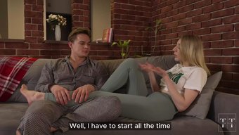 Sarışın Hatun Kocaman Bir Aletle Güzelce Beceriliyor.