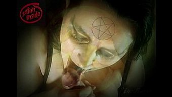 Şeytani Genç Yasak Zevklere Dalıyor