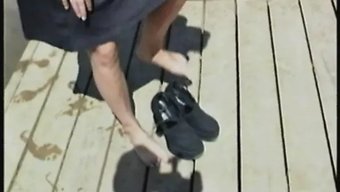 Büyük Doğal Göğüslere Sahip Alman Genç Göl Kenarında Sikişiyor