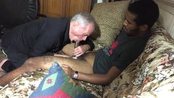 Alternatif Tercihleri Olan Amatör Bir Oral Seksçi