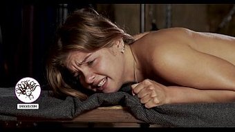 Tatlı Kız, Sopanın Sikiyle Tabanından Sikildi.