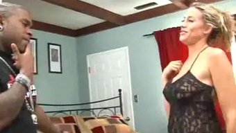 Kylie Worthy'Nin Genç Pizza Teslimatçısıyla Yoğun Sıvı Boşalma Deneyimi