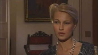 Vintage Fransız Milf Doğal Göğüslerini Ve Poposunu Siktiriyor