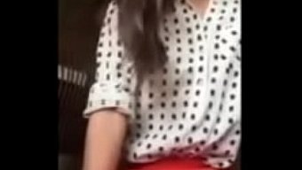 Amatör Genç Kızın Samimi Web Kamerası Şovu