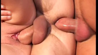 Genç Bi Çift Arzularını Keşfediyor