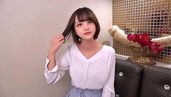 Minyon 138cm’lik Japon Güzeli Çok Tatlı, Önce Sahada Koşuyor Sonra Özel Bir Videoda Yakınlaşıyor.