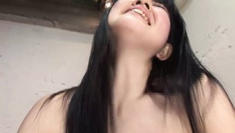 Tüysüz Samimi Bölgemde Lütfen Derinlemesine Ve Şiddetle Nüfuz Edin