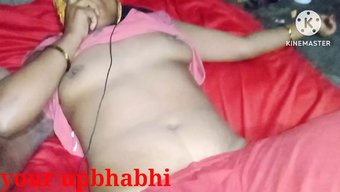 Hint Ev Kadını Genç Bir Adama El Işi Ve Sakso Çekiyor